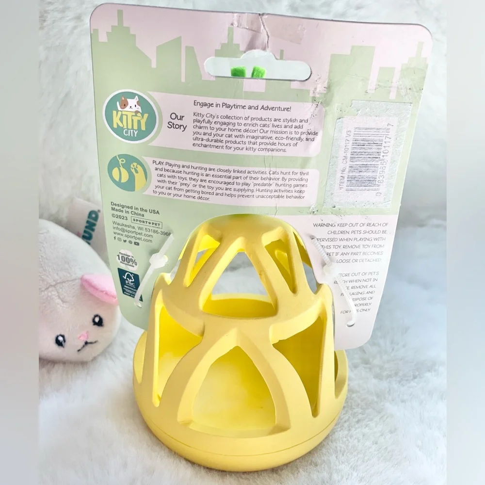 🐱New with tag PINEAPPLE WOBBLE TOY FOR CATS Lightweight toy wobbles as cat plays